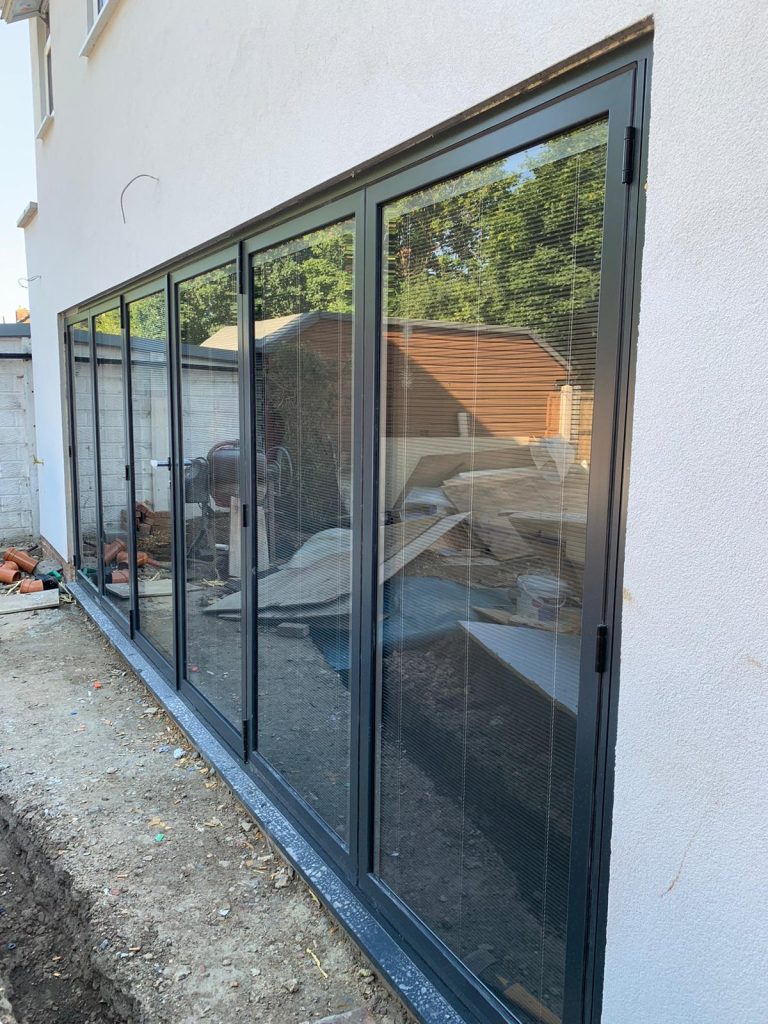 Aluminium bifold doors with integrated blinds